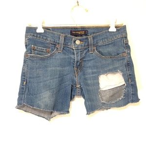 Levi Strauss & CO Womens 1 M raw hem shorts (85)